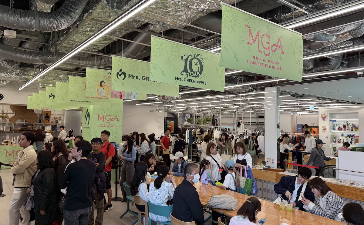 MGA MAGICAL 10 YEARS LANDMARK CAFE IN HARAJUKU